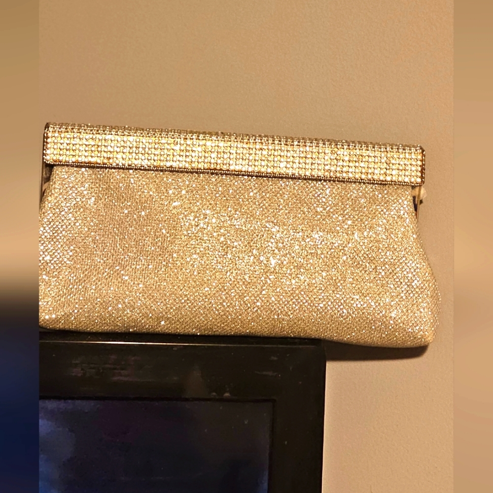 Nina Designer (Sweeny 21) Clutch, Silver Metallic Glitter Fabric.